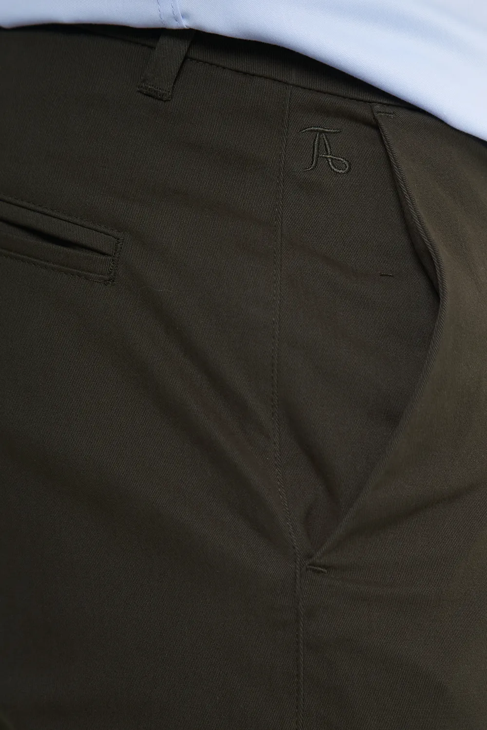 Athletic Fit Chino Shorts 5" in Khaki