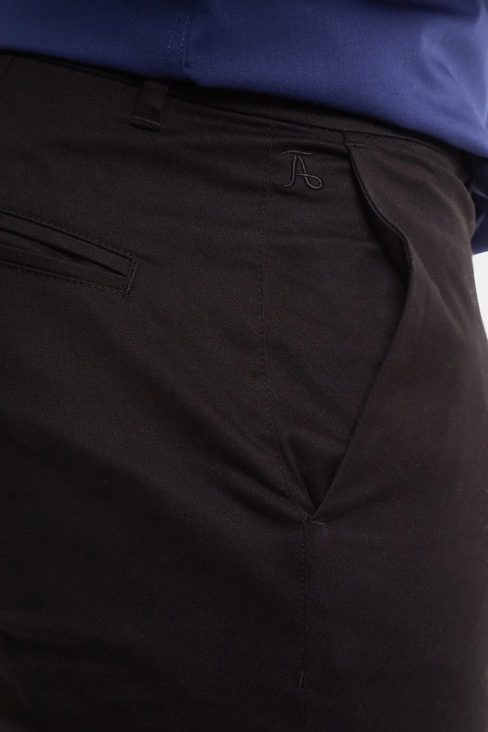 Muscle Fit Chino Shorts in Black