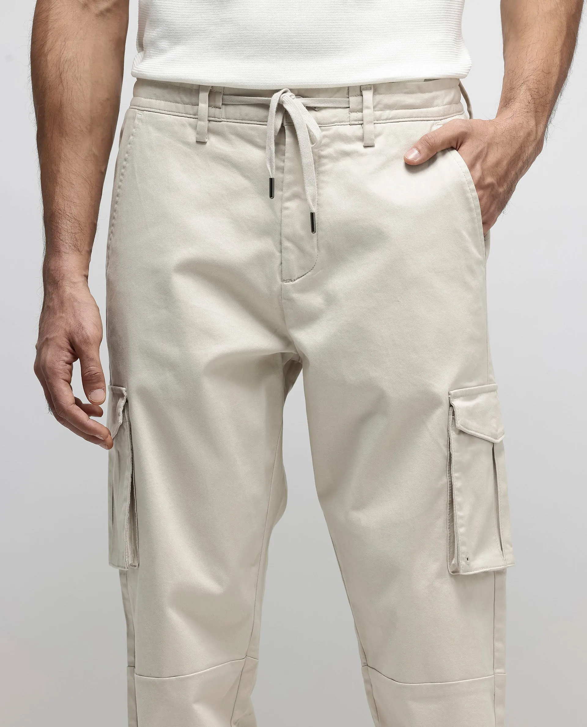 Rare Rabbit Men's Maks Off White Drawstring Closure Mid-Rise Relaxed Fit Solid Trouser