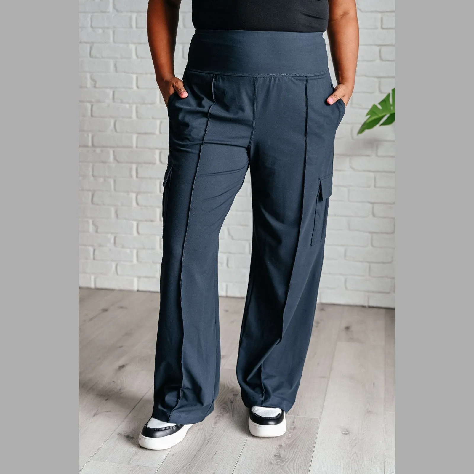 Relaxation Chic Cargo Pants in Navy