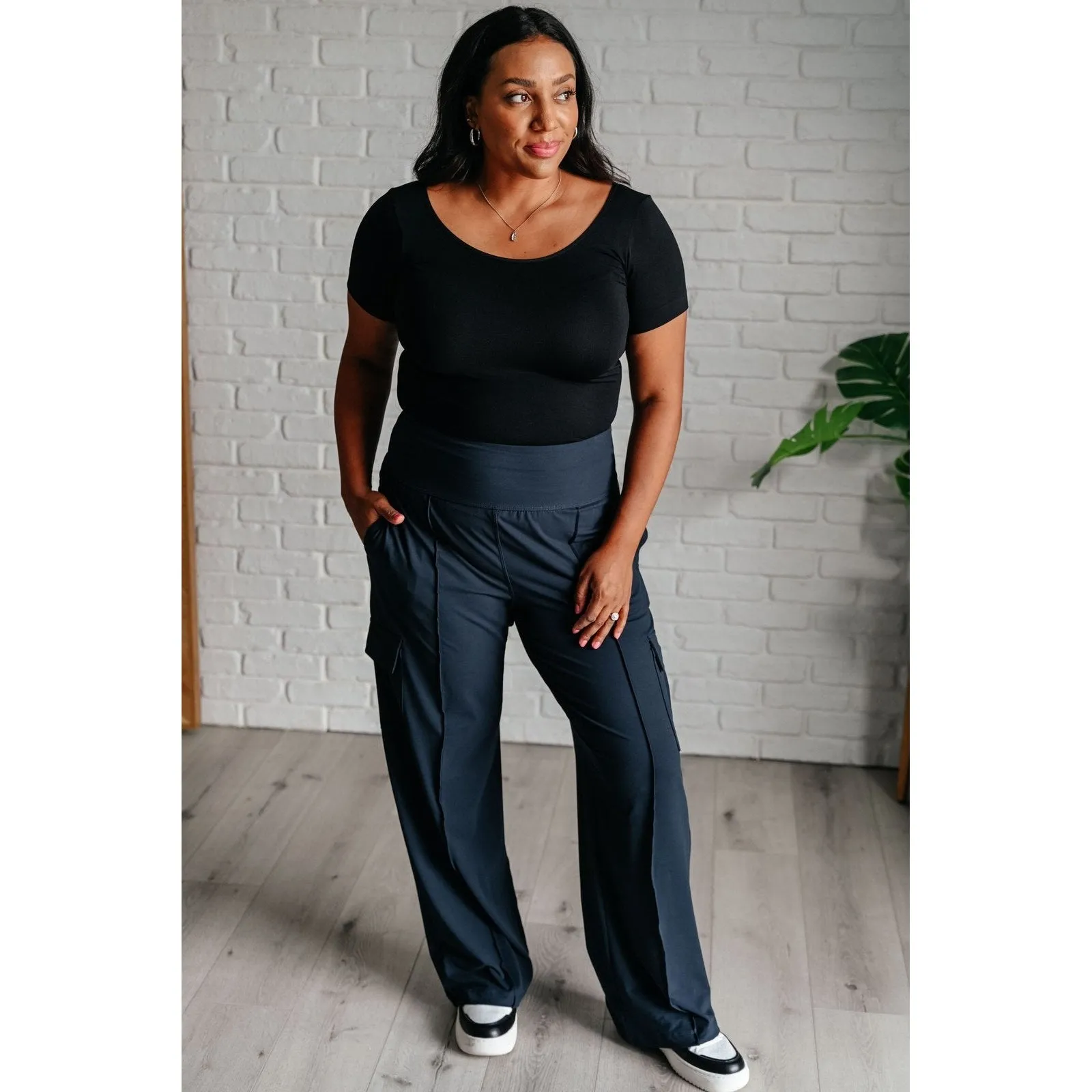 Relaxation Chic Cargo Pants in Navy