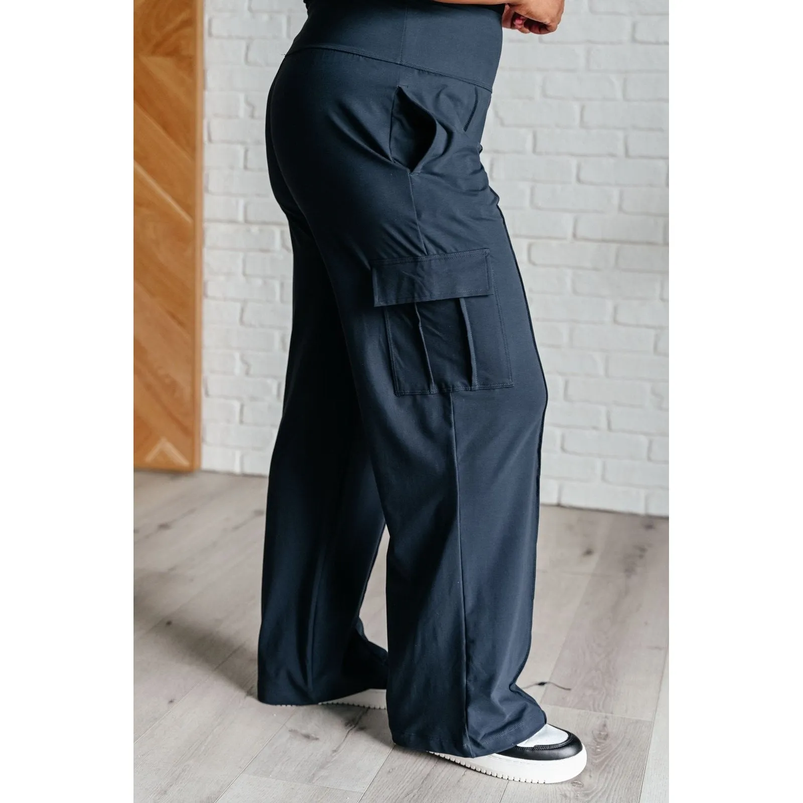 Relaxation Chic Cargo Pants in Navy