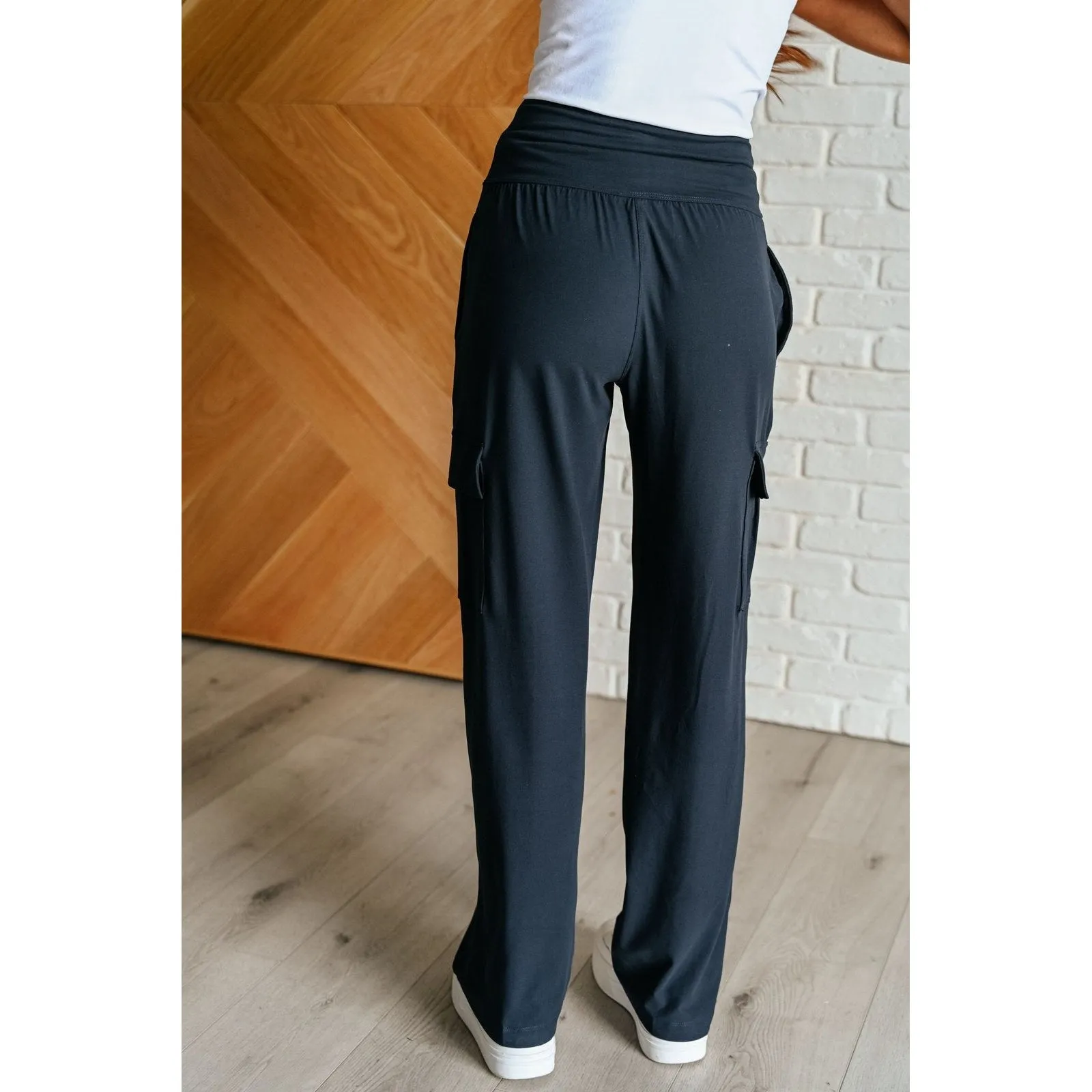 Relaxation Chic Cargo Pants in Navy