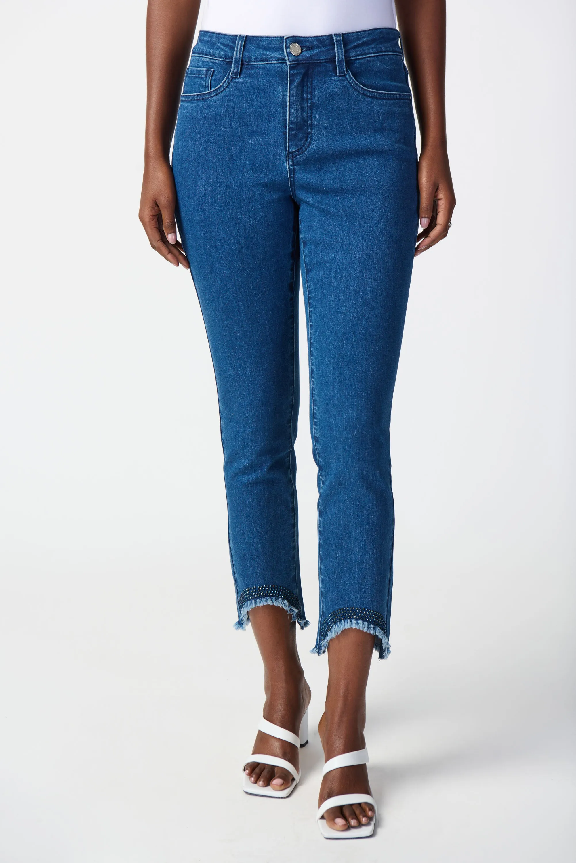 SLIM CROP JEAN WITH BLING HEM