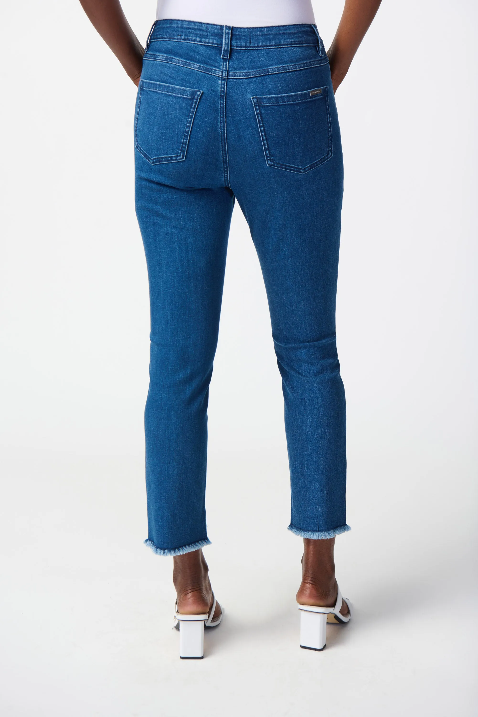 SLIM CROP JEAN WITH BLING HEM