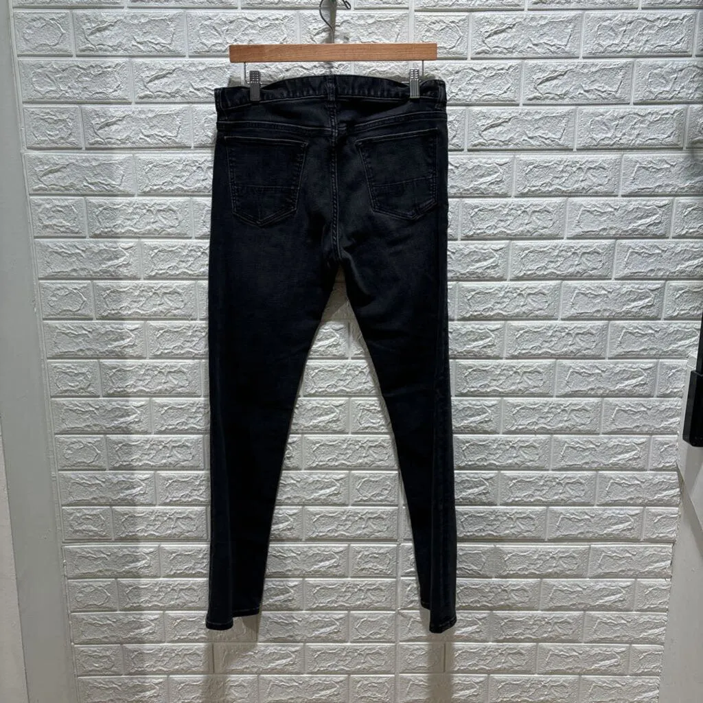 Slim Fit Traveler Jeans