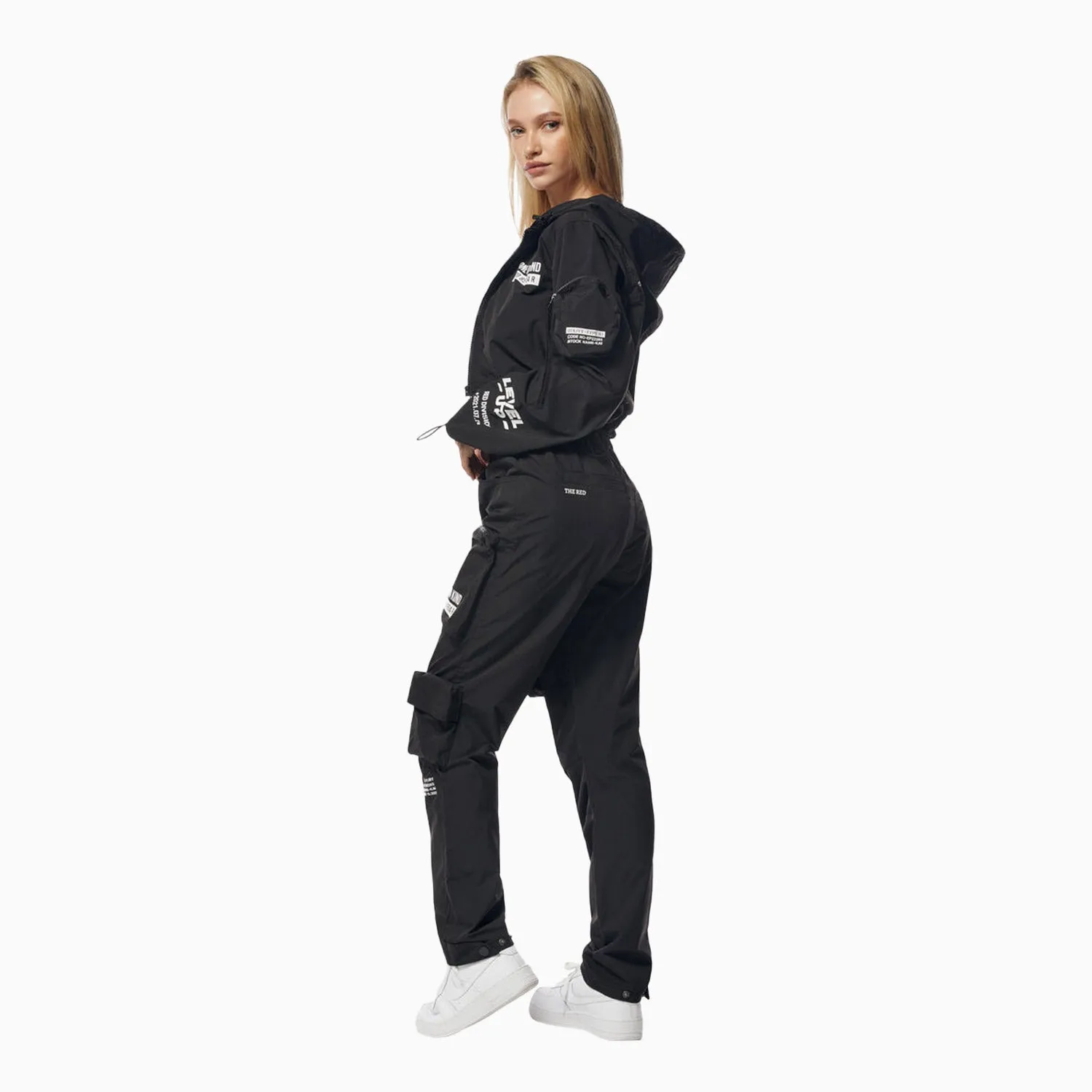 Women's Utility Graphic Cropped Windbreaker Outfit