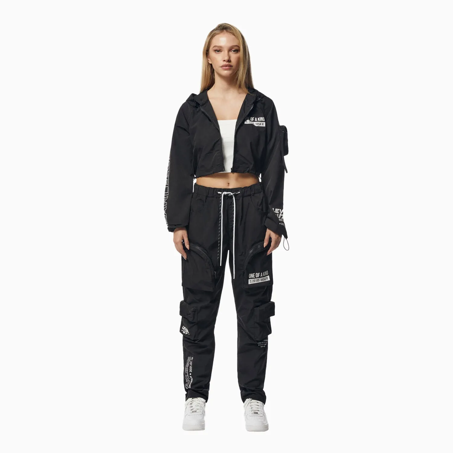 Women's Utility Graphic Cropped Windbreaker Outfit