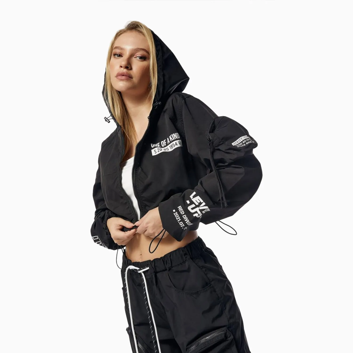 Women's Utility Graphic Cropped Windbreaker Outfit